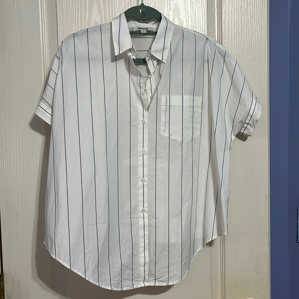 Madewell size medium navy pinstripe short sleeve button down